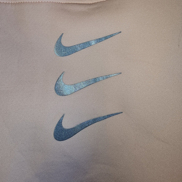 NikeWomen's Dri-FIT Run Division Top - Picture 5 of 7